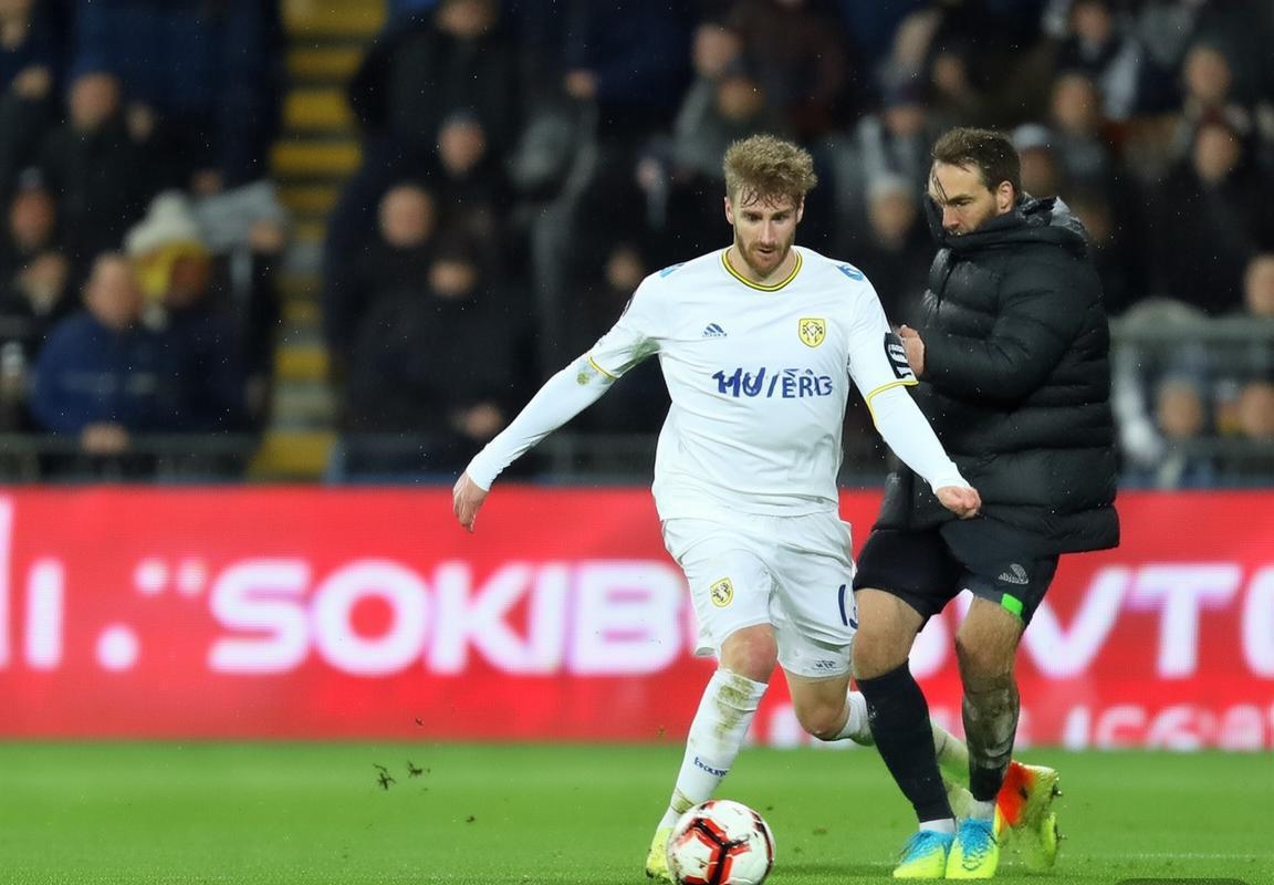 斯坦福桥球场焦点战：波特教练切尔西迎战马希麾下利兹联，谁能主宰胜负？