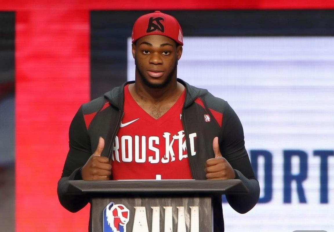 休斯顿火箭队选秀决策解析：放弃卡姆·惠特摩尔与未来次轮签背后的球队建队思路